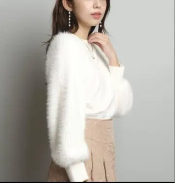 저스길리티 페더 슬리브 니트