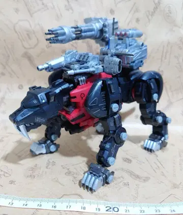 세이버 타이거 슈발츠 사양 리얼라이즈 모델 RMZ 프라모델 정크