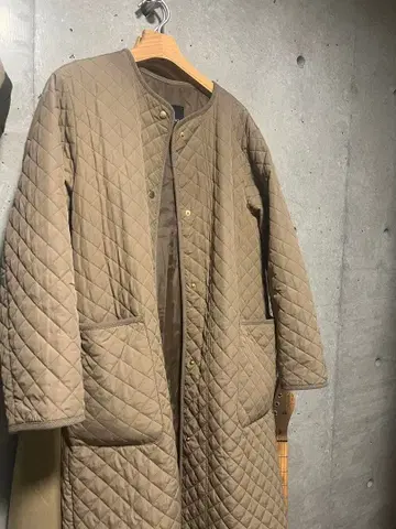 나노 유니버스 퀼팅 코트 (카키)