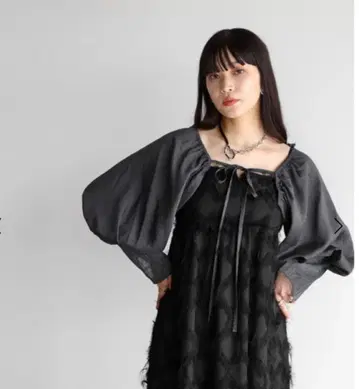 [ 새상품 ] RADIATE 라디에이트 다크 그레이 벌룬 슬리브 볼레로