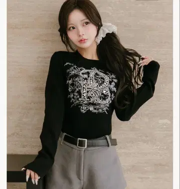 다리치 DR 비쥬 플라워 리브 니트탑