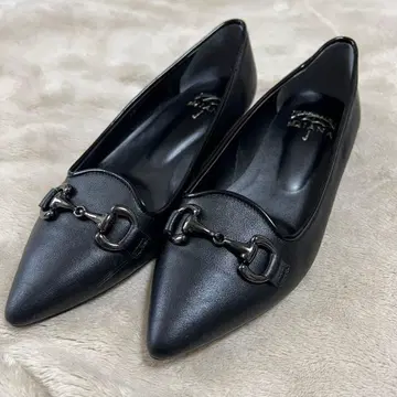 새상품급 DIANA 블랙 호스비트 스틸레토 플랫슈즈