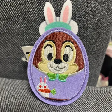 칩의 부활절 배지