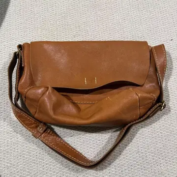 브라운 가죽 숄더백