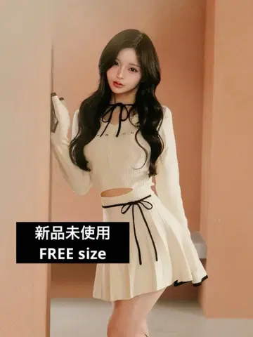 미사용 새상품 다리치 허리 오픈 리본 디자인 니트 미니 원피스