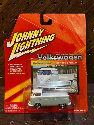 JohnnyLightning 1965 Type 2 Pickup VWBUS