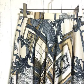 레트로 패턴이 아름다운 플레어 스커트 엘레강트한 올 패턴 디자인