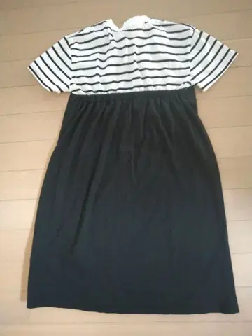 스트라이프 반팔 원피스 블랙