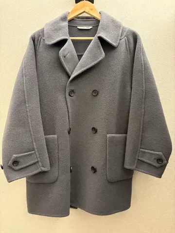 유니클로 콩뜨와 데 꼬뜨니에 그레이 코트