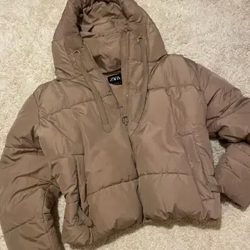 ZARA 후드 부착 베이지 다운 자켓