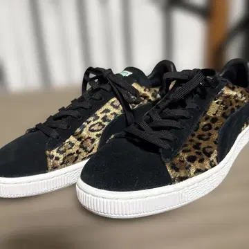 PUMA 블랙 레오파드 무늬 스니커즈