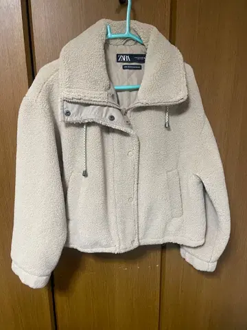 ZARA 보아 숏코트