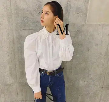 컷워크 옷깃 블라우스