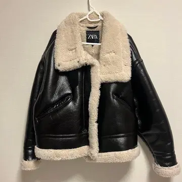 최종 가격 인하 에코 메루카리 한정판 ZARA 블랙 가죽 보아 자켓