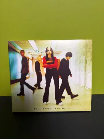 Pale Waves Who Am I? 앨범