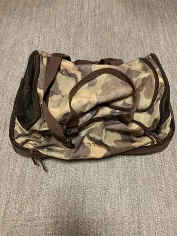 버튼 카모플라쥬 더플백