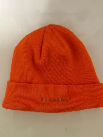 에메렌트의 오렌지 니트 모자