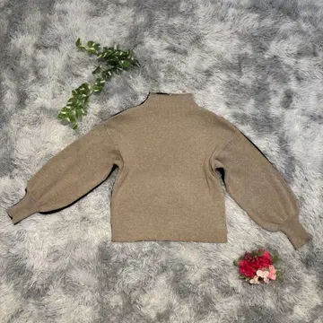 새상품급 사이즈 ONE(F) 베이지 하이넥 리브 스웨터