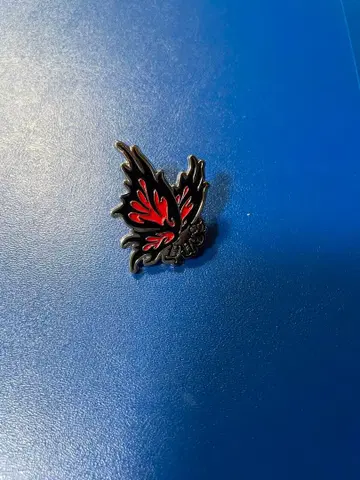 YUTA 랜덤 핀 배지 나비