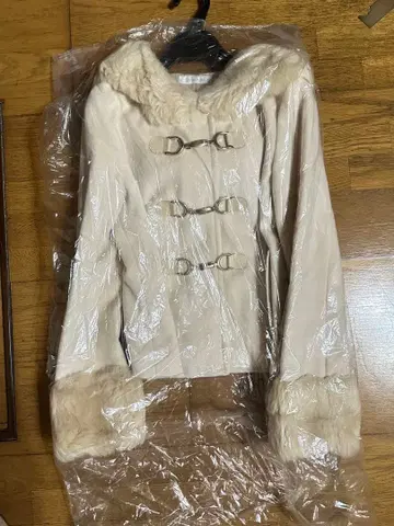 새상품급 세실 맥비 베이지 퍼 달린 더플 코트