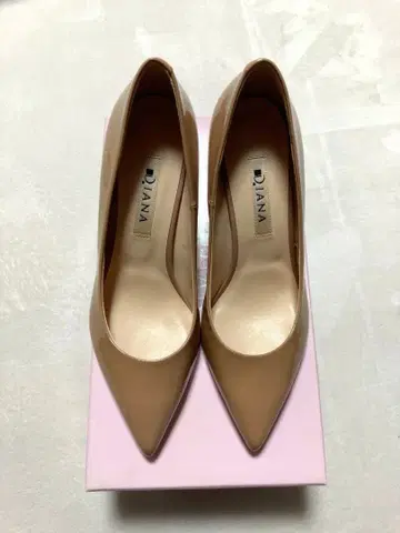 DIANA 베이지 스틸레토 하이힐