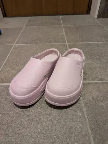 PUMA 핑크 슬립온 샌들 24cm
