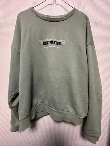 centimeter the back of boys 콜라보 맨투맨