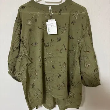 LUPILIEN 보일 프린트 소매 볼륨 블라우스