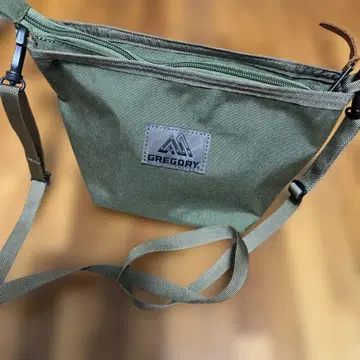 GREGORY 올리브 그린 숄더백