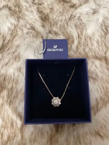 Swarovski 플라워 모티브 목걸이
