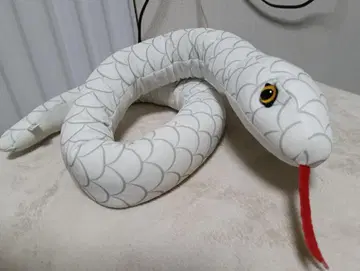 화이트 뱀 봉제 인형