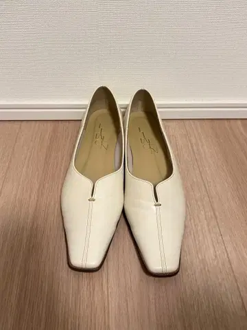 르탈론 2.5cm 스퀘어 슬릿 소프트 플랫 화이트 24.5cm