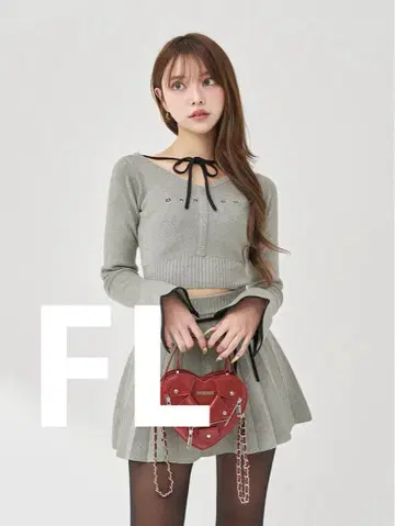 다리치 허리 오픈 리본 디자인 니트 미니 원피스