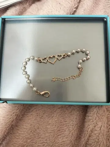 하트형 참 포함 팔찌