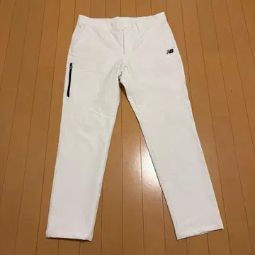 New Balance 화이트 슬림핏 팬츠