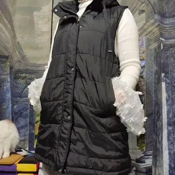 HK WORKS LONDON 후드 부착 블랙 다운 베스트