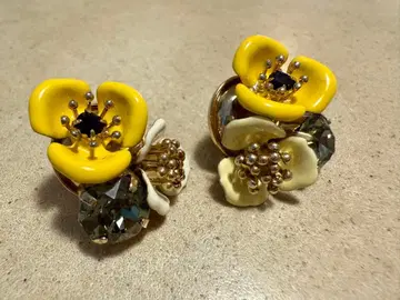 Dress up everyday 꽃 모티브 귀찌