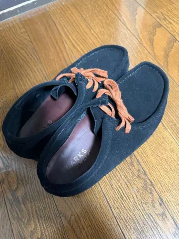 Clarks 왈라비 블랙