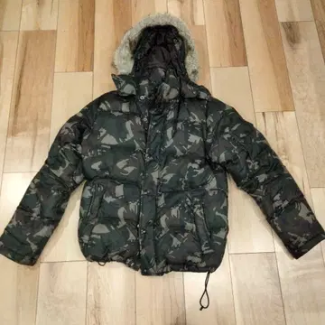 유니클로 카모 패턴 다운 자켓