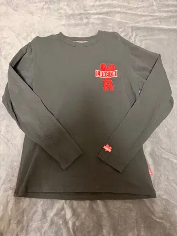 LUXE/R 블랙 긴팔 티셔츠