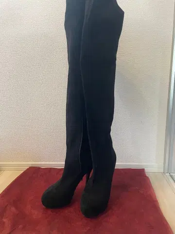 블랙 스웨이드 니하이 부츠