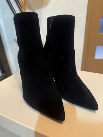 블랙 스웨이드 하이힐 부츠