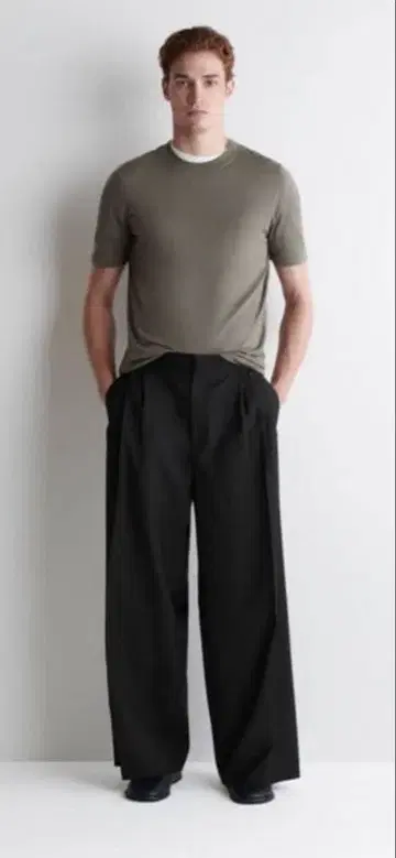 최종 가격 COS 플리츠 울 와이드 레그 팬츠 블랙 52
