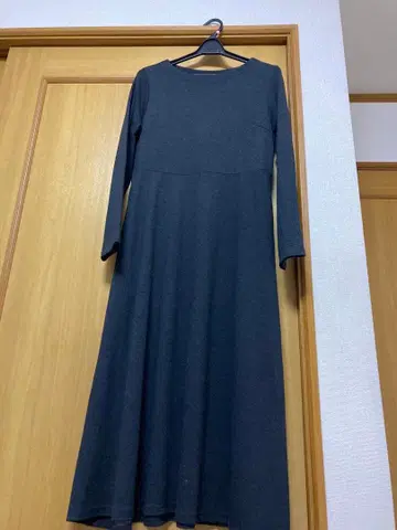 UNIQLO 분또 플레어 원피스 그레이 계열 긴팔 M 사이즈