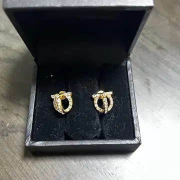 [ Xmas 세일 ] 페라가모 간치니 3D 크리스탈 귀걸이 새상품급 골드