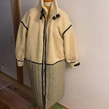 새상품급 RADIATE 롱 코트 38 아이보리/카키 보아 퀼트