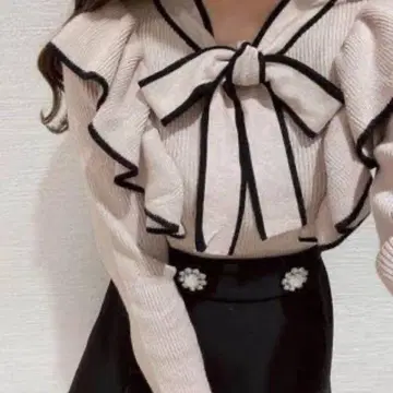 [컨디션 최상] evelyn 바이컬러 리본 프릴 니트 핑크