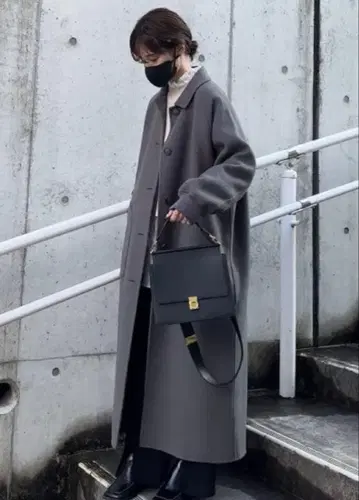 Audrey and John Wad 리브 울 비버 롱 코트