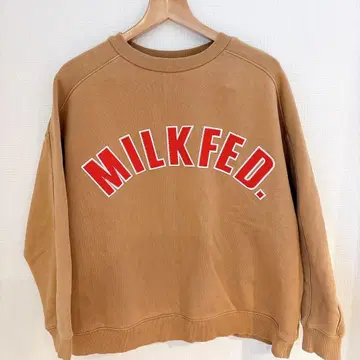 MILKFED. 브라운 로고 맨투맨