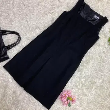 컨디션 최상 다나카란 뉴욕 슬리브리스 원피스 블랙 타이트 울 S